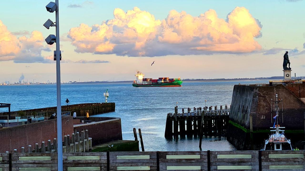Rijksmonument Havenzicht, Met Zeezicht, Ligging Direct Aan Zee En Centrum フリシンゲン エクステリア 写真